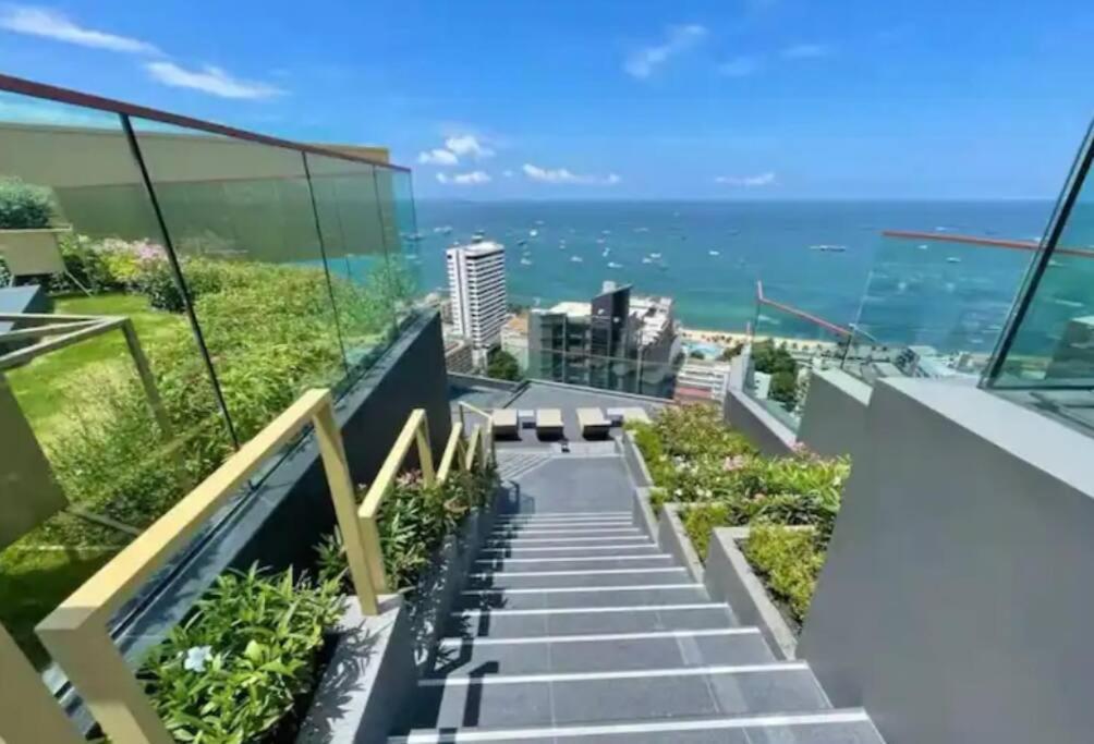 Edge Central Pattaya Seaview Residence Bagian luar foto